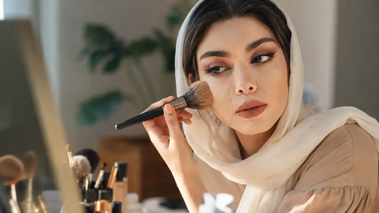 اشتباه های آرایشی که چهره را مسن نشان می دهند
