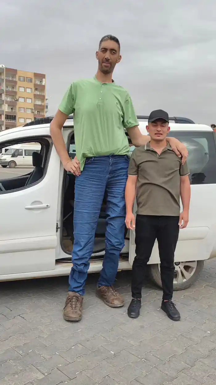 بلندقدترین مرد زنده جهان